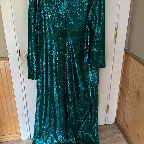 Emerald Green Sequin Gown - Picture 2 of 7
